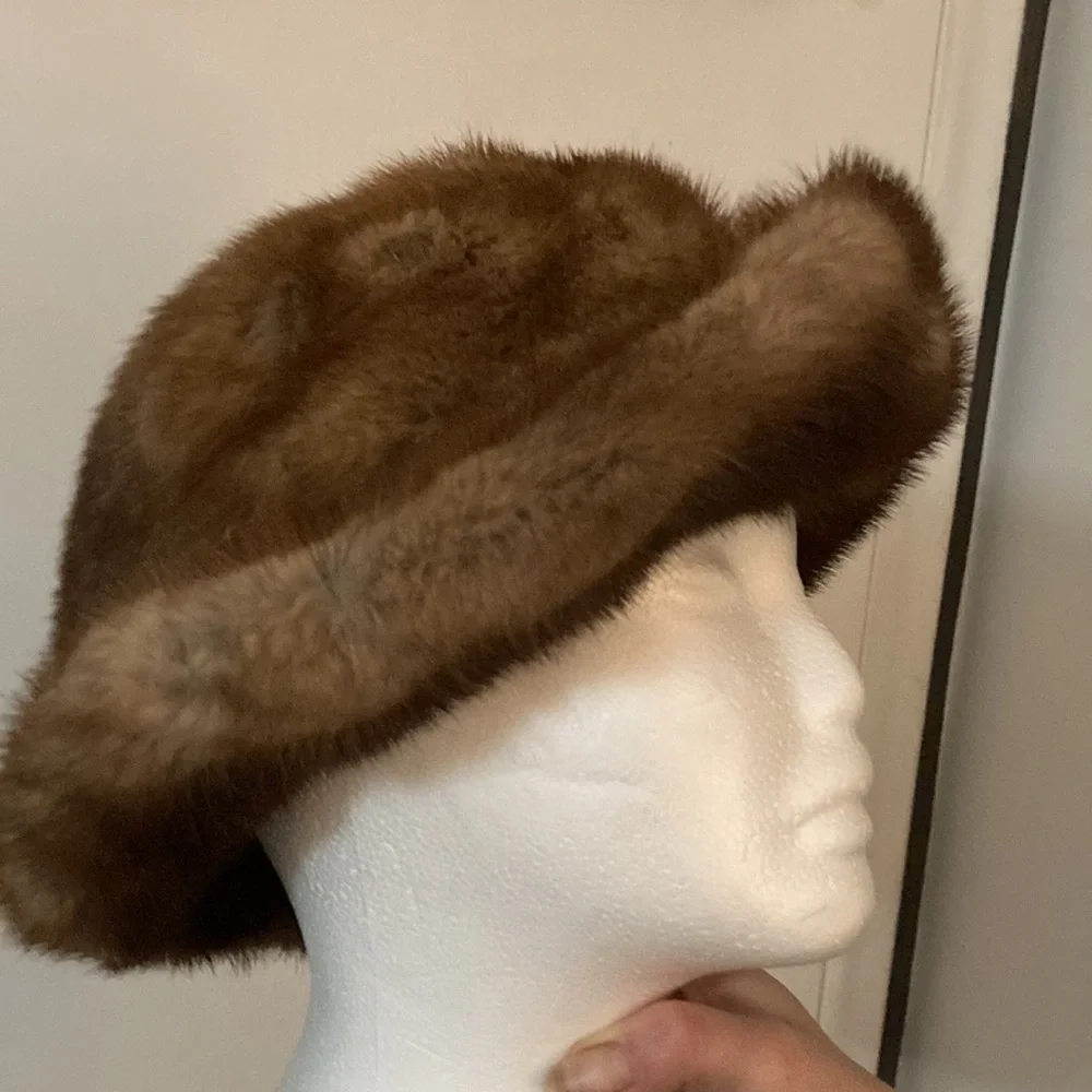 Vintage fur coat and hat - Picture 4 of 16